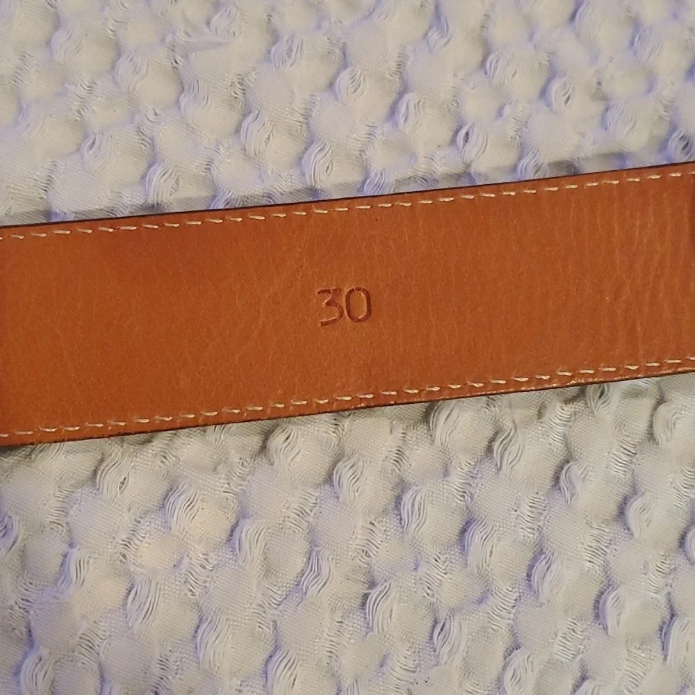 Vineyard Vines Cowhide Leather Size 30